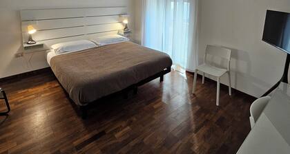 Double or Twin - Private Outdoor Bathroom and Private Parking in Loco