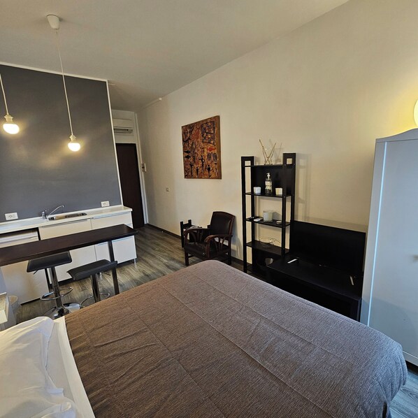 Bureau, Wi-Fi gratuit, draps fournis