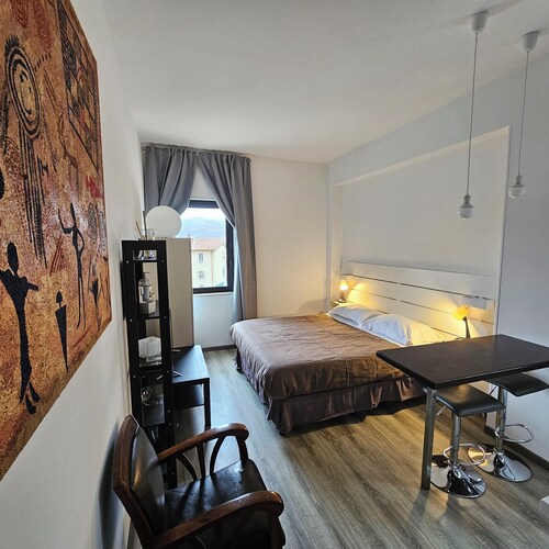 Double or Twin Beds Studio Apartment and Private Parking in Loco