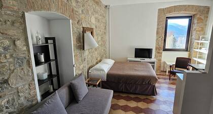 Quadruple Double Studio and Sofa Bed and Private Parking in Loco