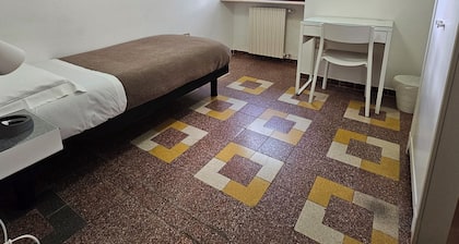 Single Room with Shared Bathroom and Private Parking in Loco