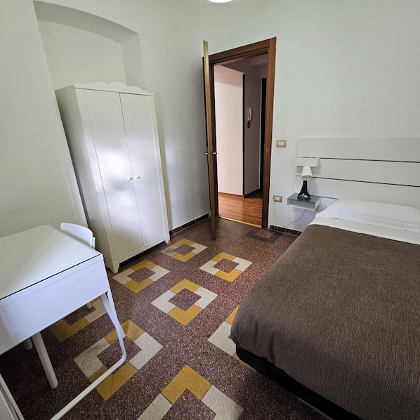 1 bedroom, desk, free WiFi