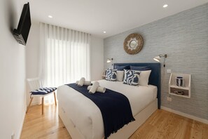 1 bedroom, travel cot, Internet, bed sheets