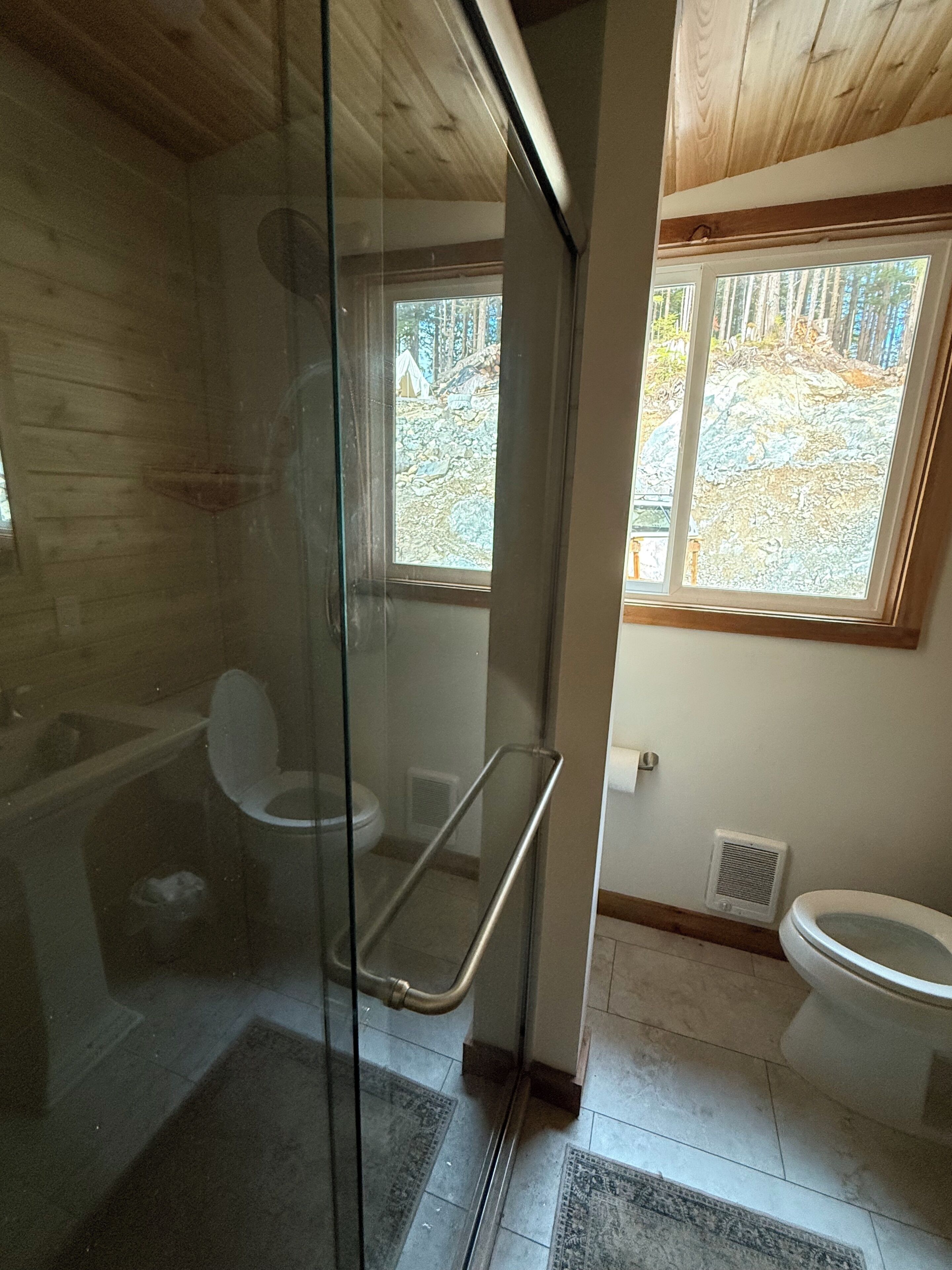 Dusch, tvål, schampo och toalettpapper