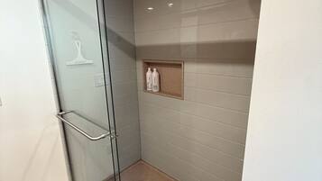 Dusch, tvÄl, schampo och toalettpapper