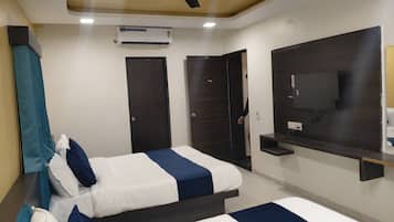 Deluxe Double or Twin Room, City View | Free wired internet