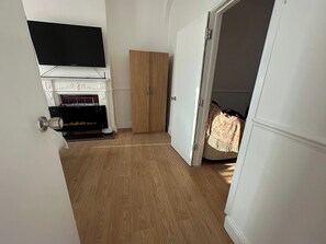 Interior - Cosy Croydon Apartment - Close to City Centre (Croydon)