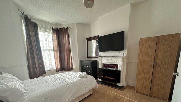1 bedroom, WiFi (free), bed sheets