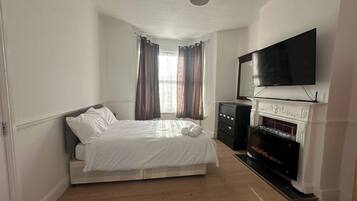 1 bedroom, free WiFi, bed sheets