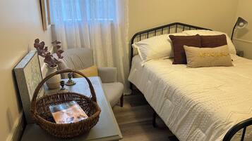 2 bedrooms, iron/ironing board, WiFi, bed sheets