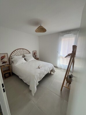 1 bedroom, internet, bed sheets