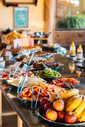 Free daily buffet breakfast  - Espaço Flor das Águas  (Cunha)