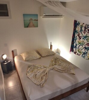 2 Schlafzimmer, Reisekinderbett, Bettwäsche