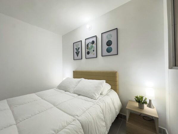 Basic-Apartment | Zimmersafe, Bügeleisen/Bügelbrett, kostenloses WLAN