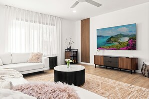 TV, fireplace - Tempe Luxe Hideaway: Pool, Spa, Sauna, Game Room, close to ASU and Downtown (Tempe)