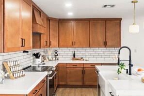 Mikrowelle, Ofen, Herdplatte, Geschirrspüler