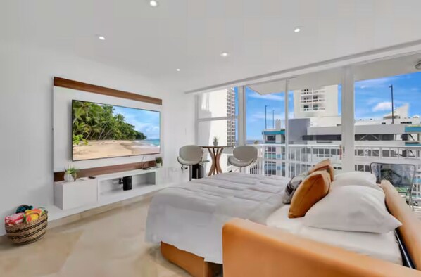 1 bedroom, iron/ironing board, internet, bed sheets