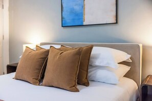 2 bedrooms, iron/ironing board, free WiFi, bed sheets - Chic 2BR Palm Breeze Retreat • Coastal Style Near Beaches & Downtown WPB (West Palm Beach)