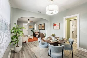 Dining - Chic 2BR Palm Breeze Retreat • Coastal Style Near Beaches & Downtown WPB (West Palm Beach)