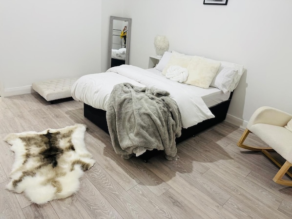 2 bedrooms, iron/ironing board, WiFi, bed sheets