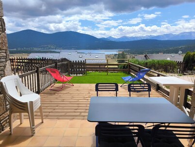 "au petit bonheur des Angles", apartment with garden, view of Matemales lake.