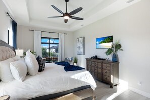 5 chambres, bureau, fer et planche à repasser, lit parapluie