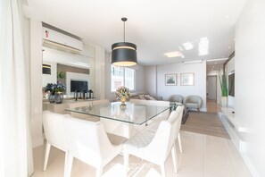 Basic Apartment | Dining