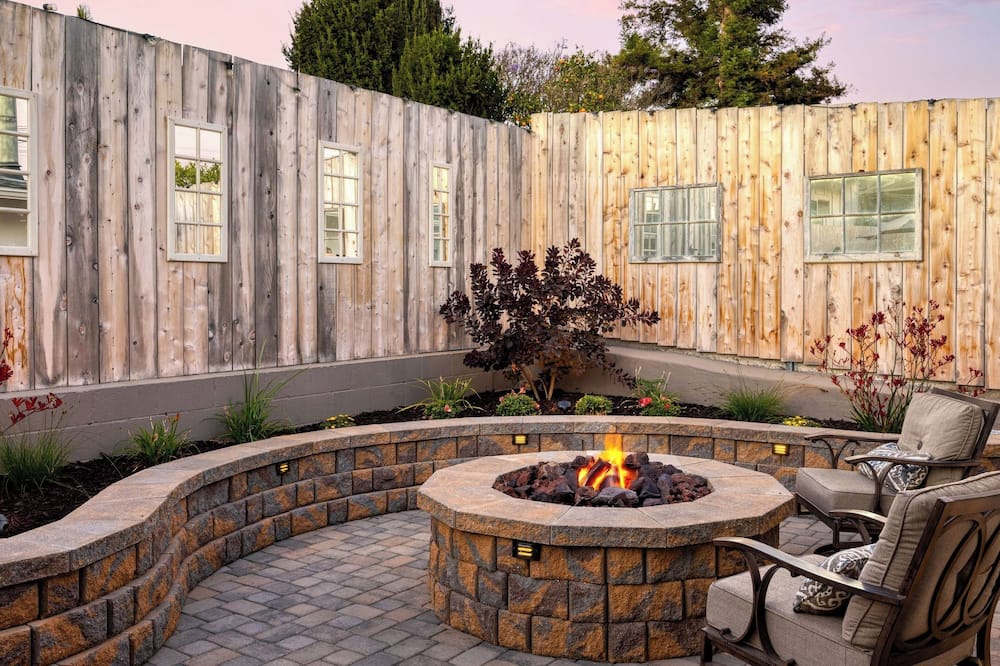 Coastal Retreat With Hot Tub, Ocean Views & Backyard Fun Newport Oasis by Avantstay - Edna, CA
