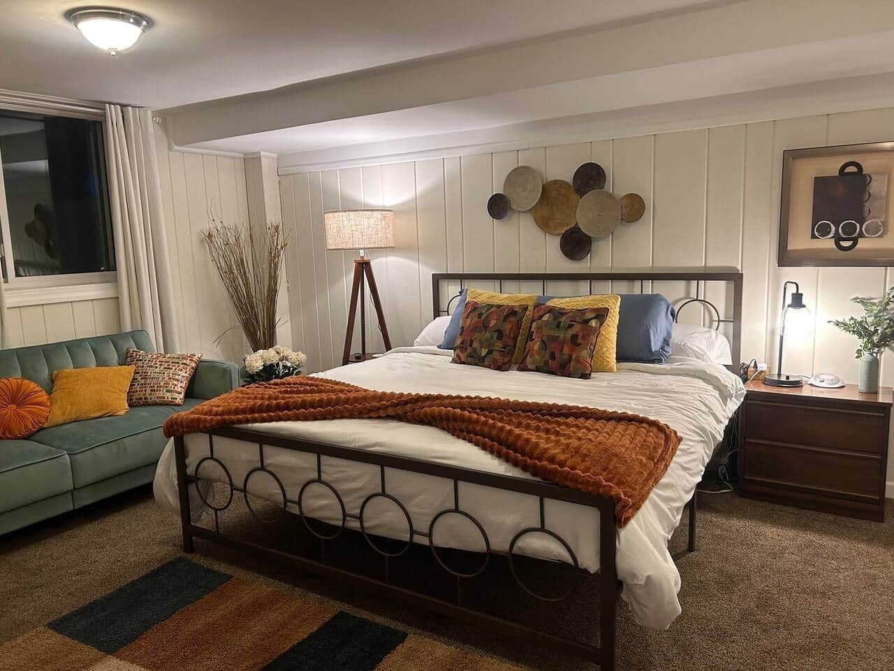 2 bedrooms, iron/ironing board, WiFi, bed sheets