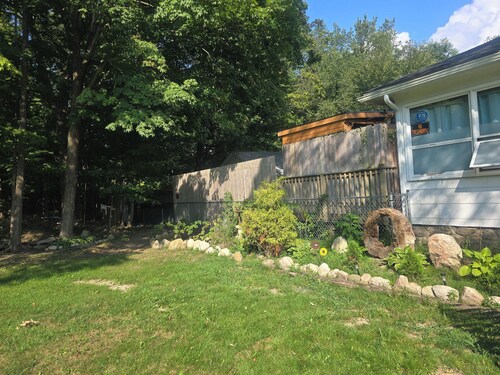 Charming house with brook in the picturesque Village of Wurtsboro min from shops