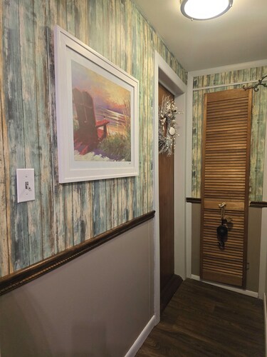 Charming house with brook in the picturesque Village of Wurtsboro min from shops