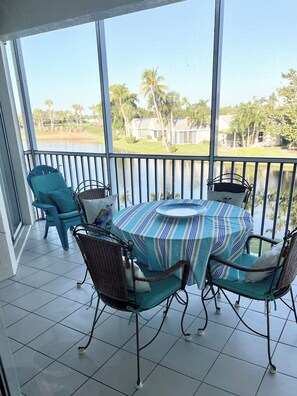 屋外ダイニングエリア