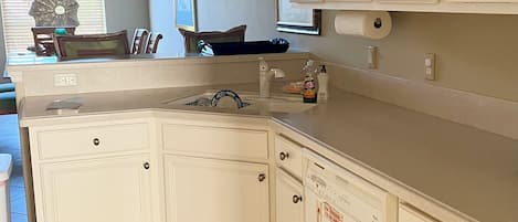 Mikrowelle, Ofen, Herdplatte, Geschirrspüler