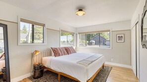 Interior - Walk to Beach & Shops Fireplace, Patio Dining & Firepit at Manzanita Ave (Manzanita)