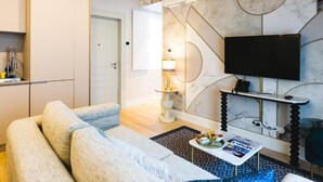 TV - Your Lisbon Escape: Modern Apartment in Prime Historic Location (Lisboa)
