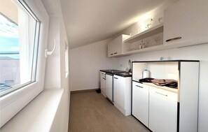 Refrigerador, horno, lavavajillas, cafetera/tetera