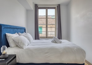 1 slaapkamer, een strijkplank/strijkijzer, wifi, beddengoed