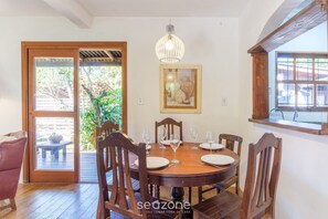 Dining - House, Beach, and Nature in Ibiraquera Tan0000 (Imbituba)