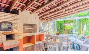 Outdoor dining - House, Beach, and Nature in Ibiraquera Tan0000 (Imbituba)