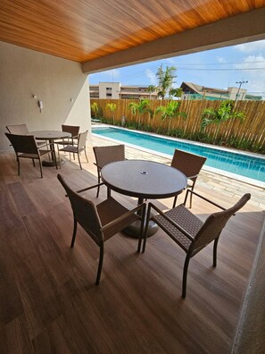 Comfort Apartment | Outdoor dining - Brisa em Muro Alto - Flat na Praia (Ipojuca)