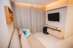 Apartamento conforto | Área de estar | TV LED 43 polegadas com canais digitais