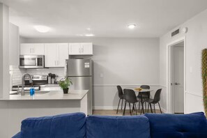 Mikroaaltouuni, uuni, liesi, astianpesukone