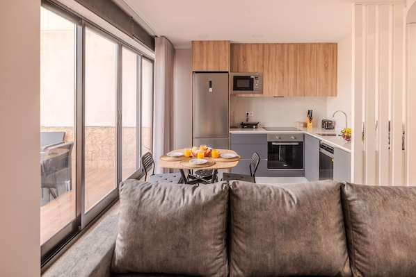 Fridge, microwave, oven, dishwasher