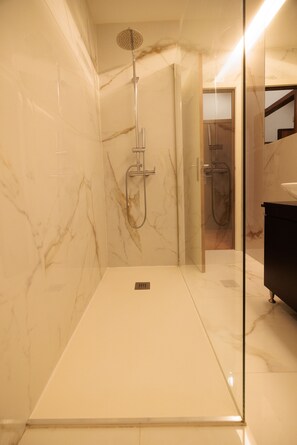 Shower, towels