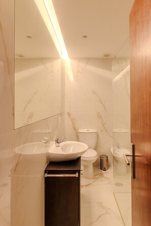Shower, towels