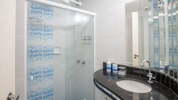 Basic Apartment | Bathroom