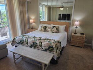 1 habitación, caja de seguridad en la habitación y escritorio