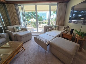 Téléviseur connecté, lecteur de DVD, livres