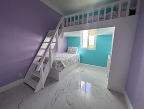 6 bedrooms, WiFi, bed sheets