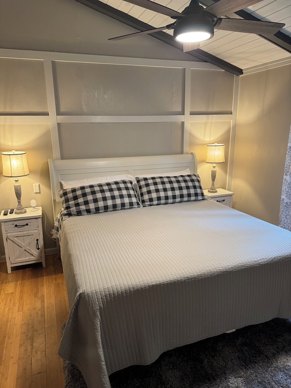 2 bedrooms, iron/ironing board, free WiFi, bed sheets